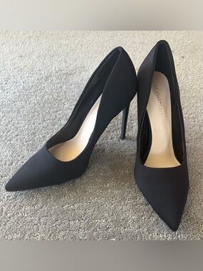 NWOT Le Chateau Black Pointed Toe Stiletto Pump Heels - Womens Size 7